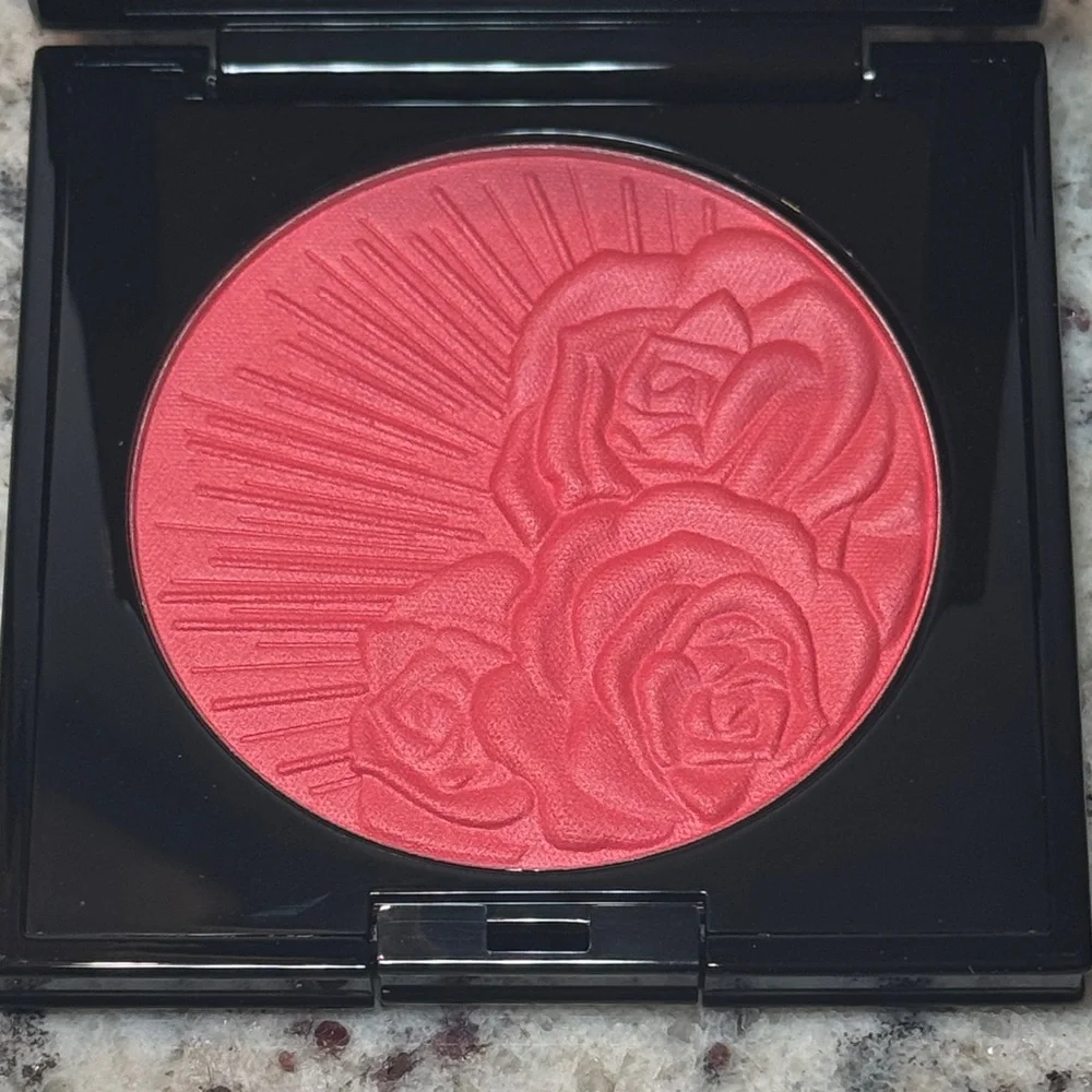 Pat McGrath Divine Blush - Electric Bloom